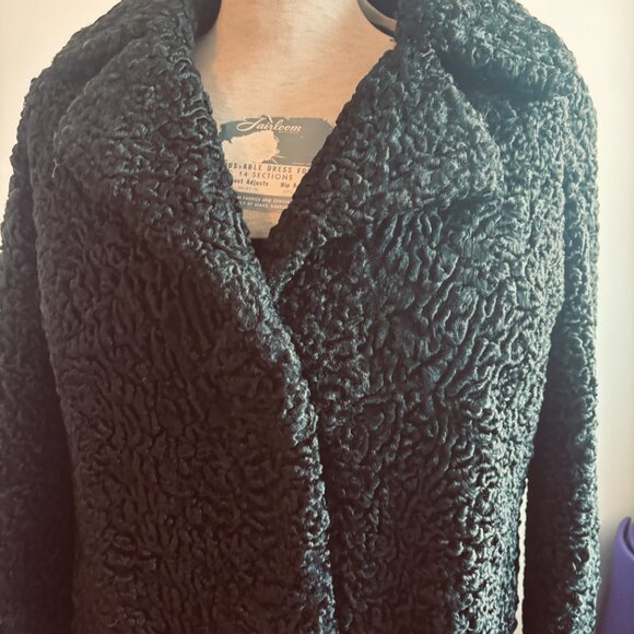 Absolutely Gorgeous Vintage Persian Lamb Coat (50s) - Picture 2 of 14